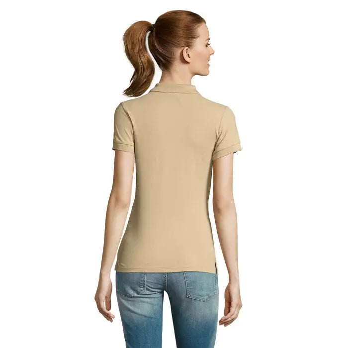 Tricou polo dama passion 170 bej cu maneci scurte, guler clasic si tivuri riburate din material moale