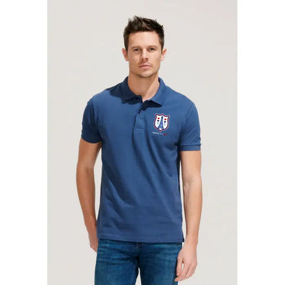 Tricou polo perfect men 180g albastru cu mâneci scurte și emblemă scut pe piept din material confortabil