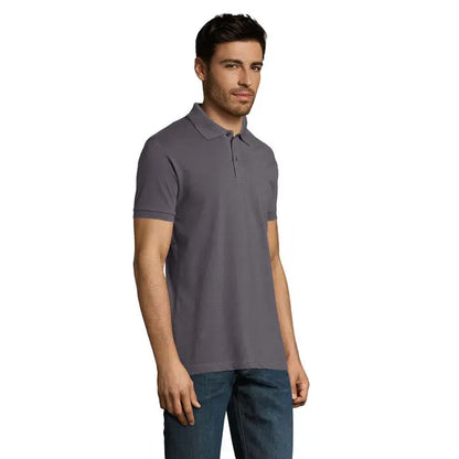 Polo perfect men 180g un tricou polo gri închis, cu guler clasic și mâneci scurte, din material de 180g