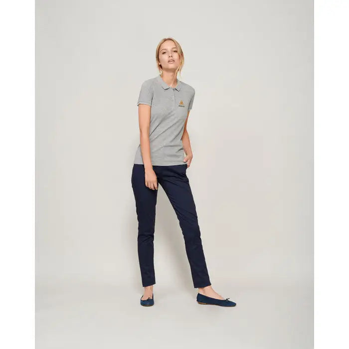 Tricou polo planet women gri cu broderie mica pe piept din material de 170g ideal pentru femei