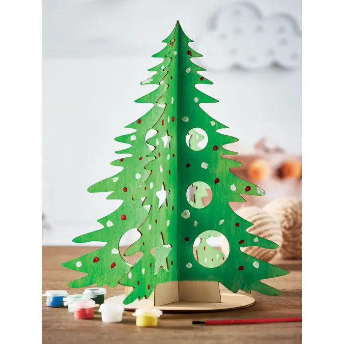 Pom de craciun din lemn diy verde cu stelute si cercuri decupate si buline rosii si albe decorative