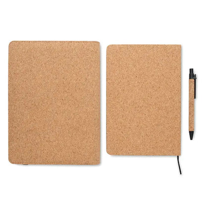 Portofoliu a5 din pluta cu coperta si pix asortat din pluta cu design minimalist si textura naturala