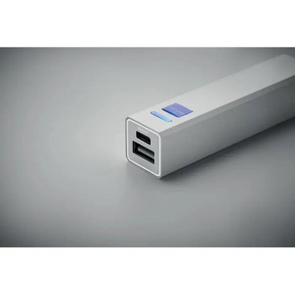 Power bank 2600 mah argintiu dreptunghiular cu indicator led albastru si porturi usb duble