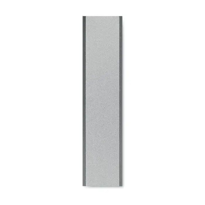 Power bank 2600 mAh cu textură gri și margini gri închis pentru încărcare portabilă eficientă