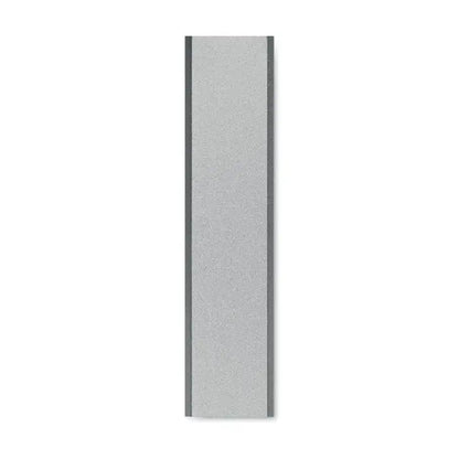 Power bank 2600 mAh cu textură gri și margini gri închis pentru încărcare portabilă eficientă