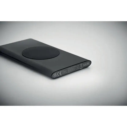 Încărcător wireless negru dreptunghiular cu finisaj mat și pad circular pentru power bank 5000mAh 15W