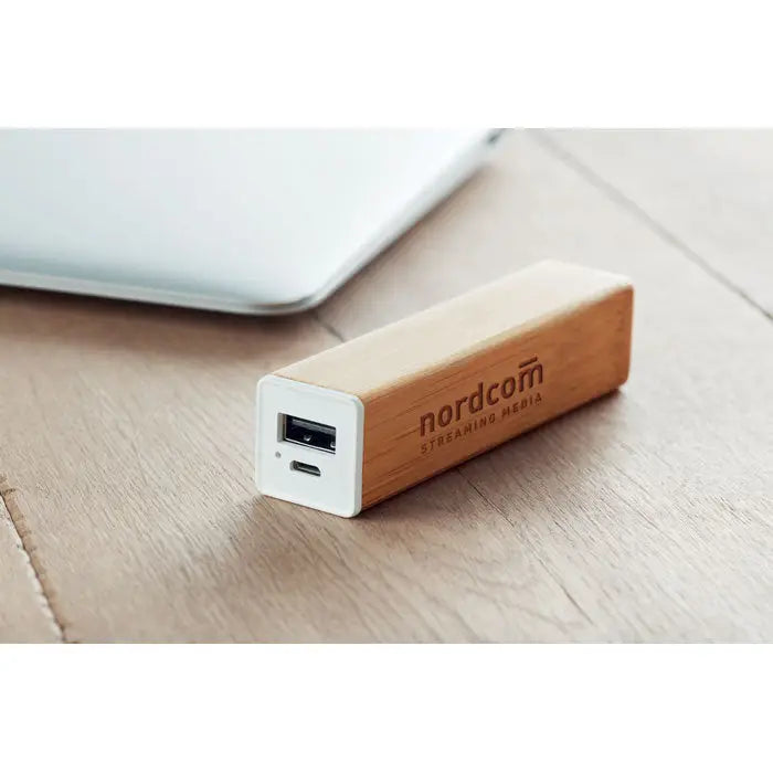 Power bank bambus 2200 mah din lemn dreptunghiular cu port alb si branding nordcom streaming media gravat