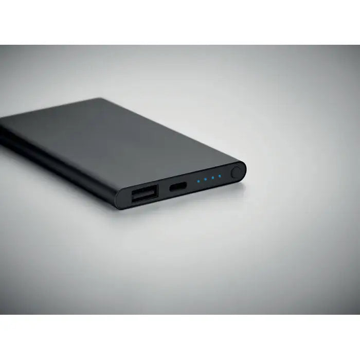 Power bank de 4000 mah tip c negru dreptunghiular cu porturi usb-a si usb-c si indicatori led albaștri iluminati