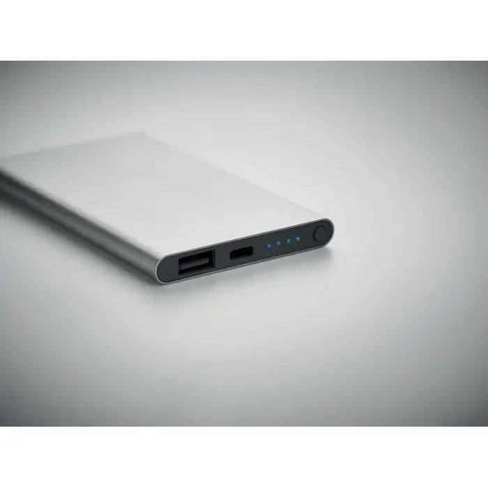 Power bank de 4000 mah tip c argintiu dreptunghiular cu finisaj mat si porturi usb-a si usb-c cu led albastru