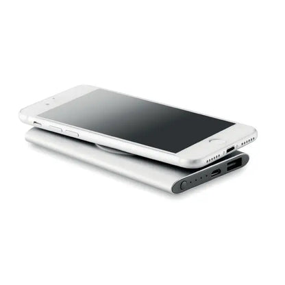 Power bank wireless 4000mah argintiu dreptunghiular cu porturi și butoane negre pentru încărcare wireless portabilă