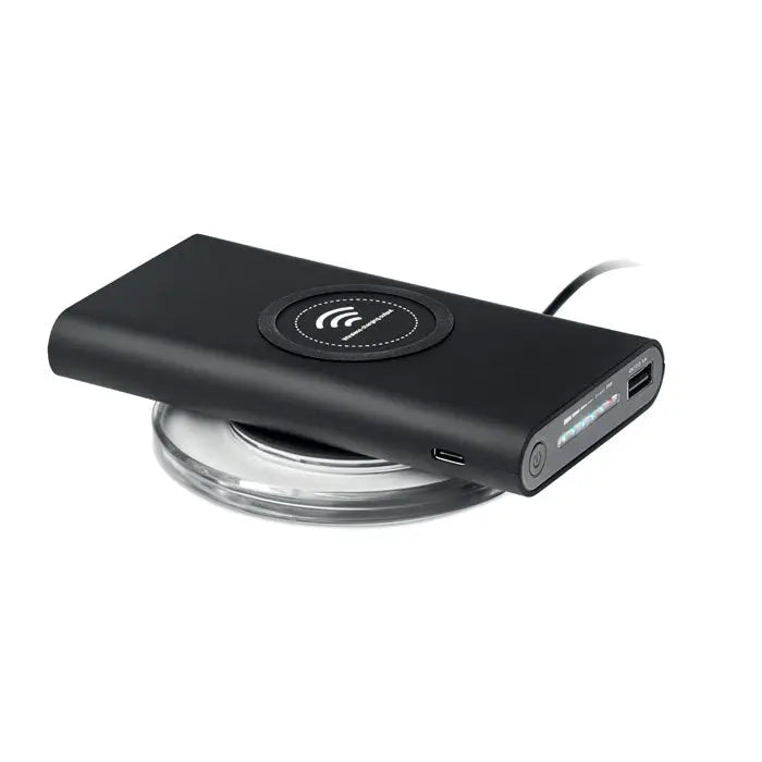 Power bank wireless tip c este un încărcător wireless dreptunghiular negru cu simbol de inducție și porturi pe lateral