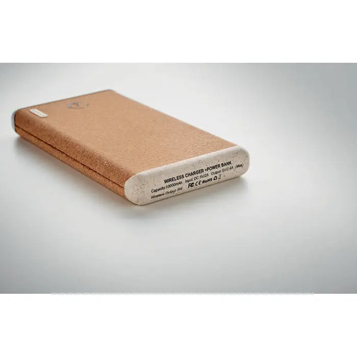 Powerbank wireless de 10000 mah tan cu textură de plută și etichetă albă pe lateral