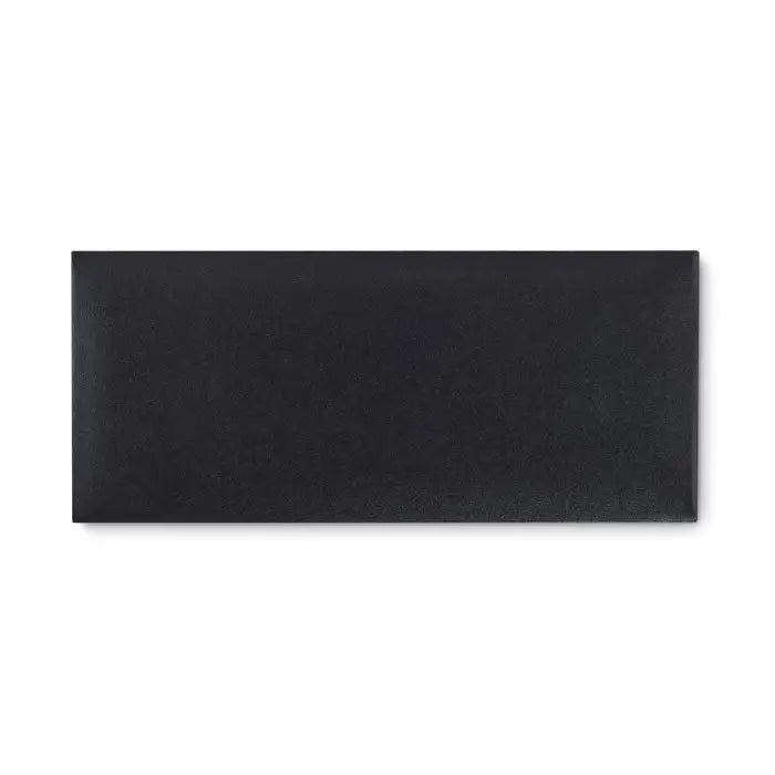 Placa dreptunghiulara neagra cu suprafata mata si usor texturata pentru premiu de cristal intr-o cutie cadou