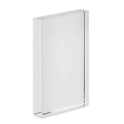Cutie rectangulara din acril transparent cu margini texturate subtil pentru premiul de cristal