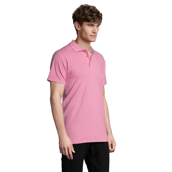 Bărbat purtând tricou polo solid roz primavara ii 210g cu guler clasic și nasturi