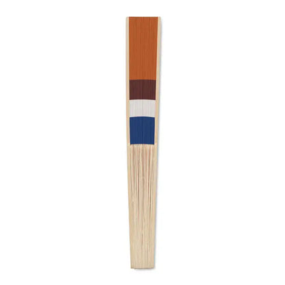 Evantai pliabil din lemn natural cu panouri colorate portocaliu maro alb si albastru pentru proiectare manuala a steagului
