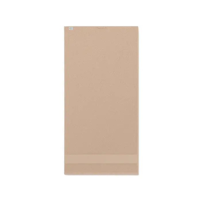 Beige prosop bumbac organic 100x50cm cu textura si dunga orizontala subtile aproape de partea de jos