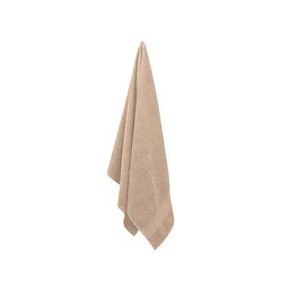 Prosop bumbac organic 140x70cm bej cu suprafata moale si texturata si margini finisate cu atentie