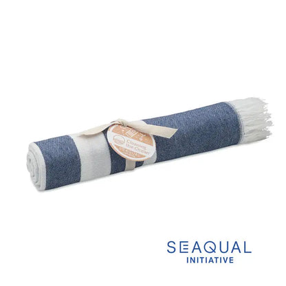 Prosop de hamam seaqual 100x170 navy si alb cu dungi, material eco, snur bej si eticheta sequal pentru curatarea oceanelor