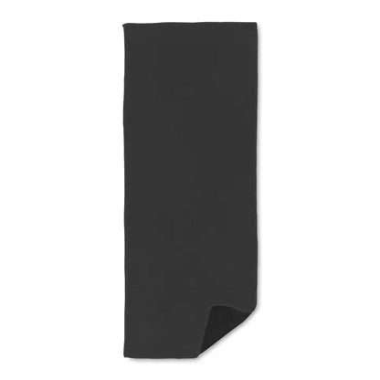 Prosop de racire in sticla pet negru din microfibre texturate cu model tesut subtil si colt pliat ordonat