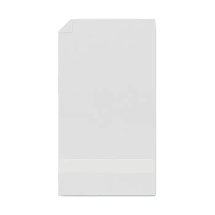 Pungă de hârtie albă prosop organic 50x30cm cu colț superior ușor ondulat și bandă orizontală subtilă lângă baza