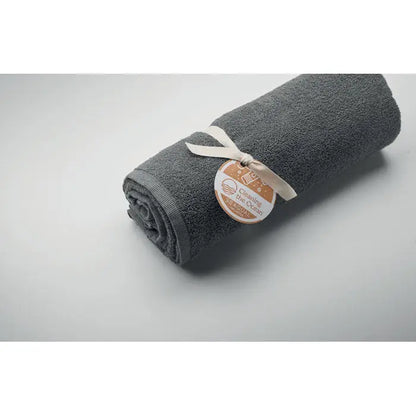 Prosop seaqual 70x140cm gri închis rulată cu panglică crem, suprafață moale și texturată