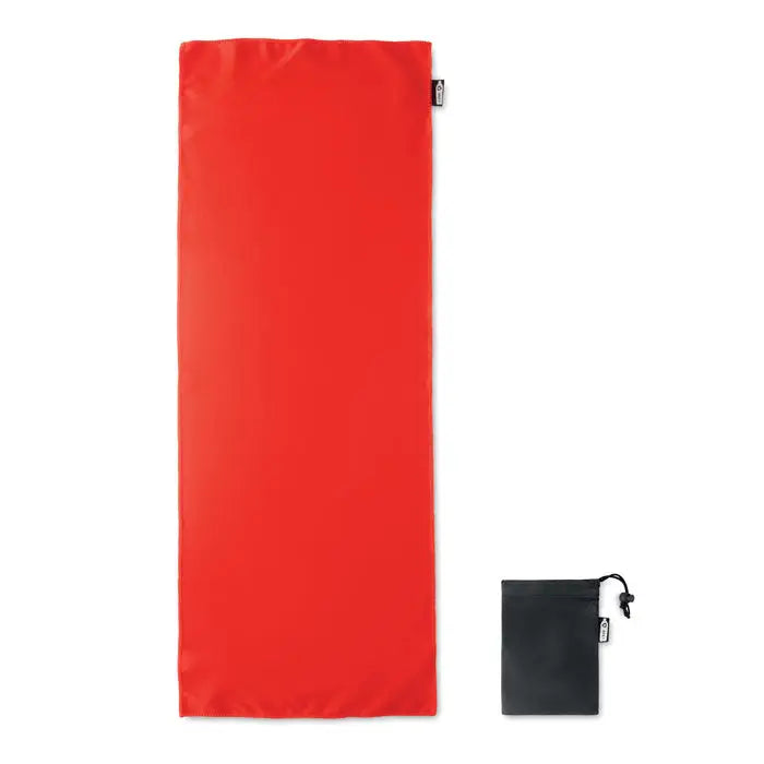 Prosop si husa sport rpet cu saltea de dormit usoara rosie si geanta compacta neagra pentru depozitare