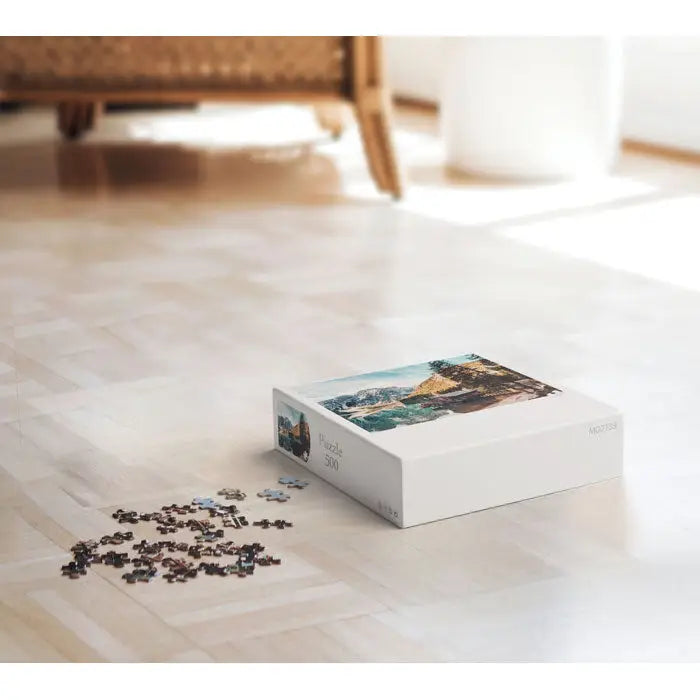 Cutie puzzle albă de 500 de piese motivis cu peisaj scenic pe capac