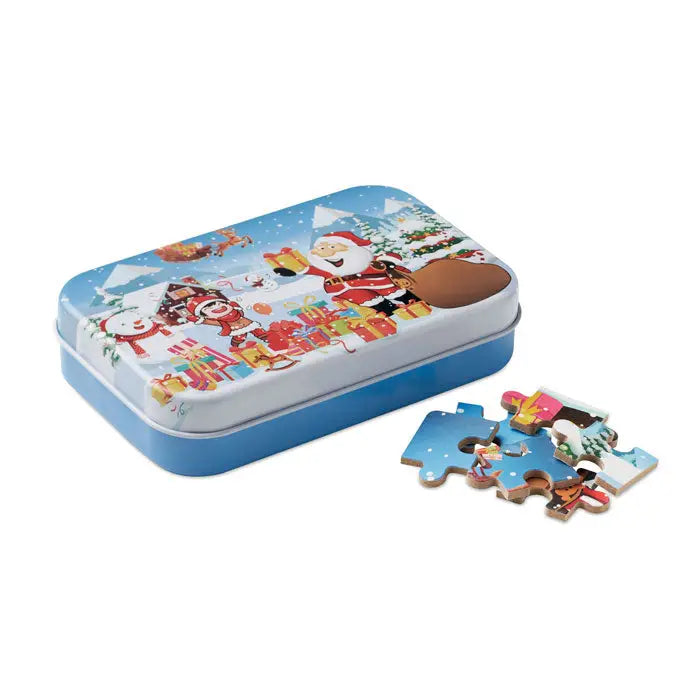 Cutie puzzle metalica albastra cu design festiv mos craciun si om de zapada si piese de lemn imprastiate