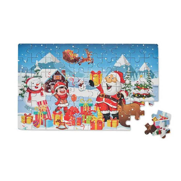 Puzzle din lemn de Craciun colorat cu scena de iarna cu Mos Craciun, copil, oameni de zapada si cadouri