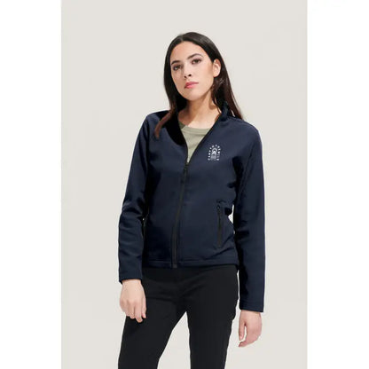 Jachetă softshell bleumarin race femei cu fermoar și logo brodat alb pe piept din material moale