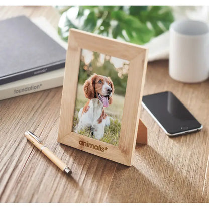 Rama foto din bambus deschis la culoare cu suport si logo animals gravat pe fata
