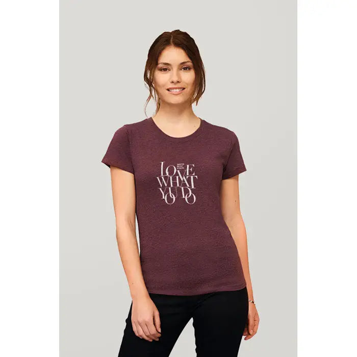 Tricou de bumbac maron heathered regent fit femei 150g cu mesaj alb love what you do in font modern clar