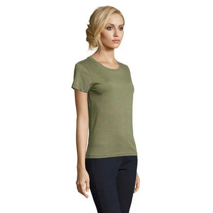 Tricou femei regent fit verde măsliniu cu mâneci scurte, guler rotund și textură subtilă tip reiat 150g