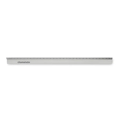 Rigla de 30 cm din aluminiu argintiu metalic cu design minimalist si brandul chameleon pe marginea inferioara