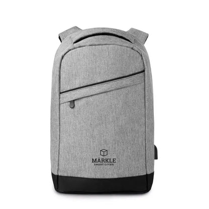 Rucsac 2 tonuri gri cu textură și bază neagră, buzunar frontal cu fermoar și mufă usb, marcă märkle smart cities
