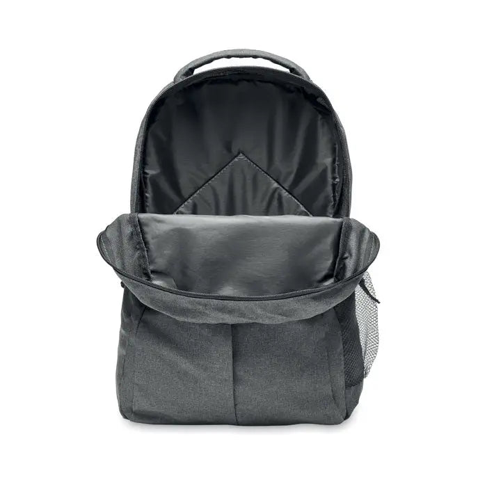 Rucsac 600d rpet 2 tonuri gri din material texturat cu captuseala interioara neagra si buzunar lateral din plasa