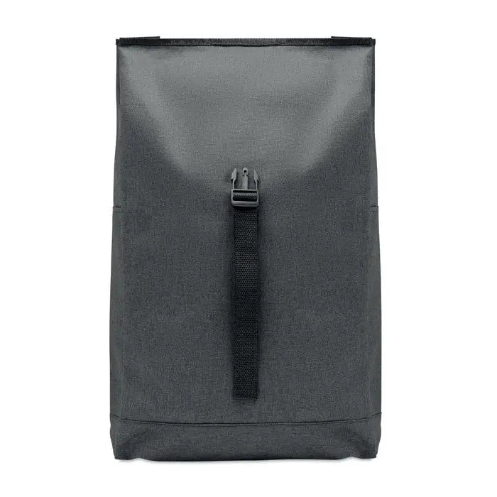 Rucsac din material 600d rpet 2 tonuri gri închis cu bretea neagră și sistem de închidere cu cataramă