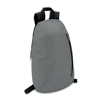 Rucsac gri din nylon cu buzunar frontal si bretele negre din material rezistent pentru uz zilnic