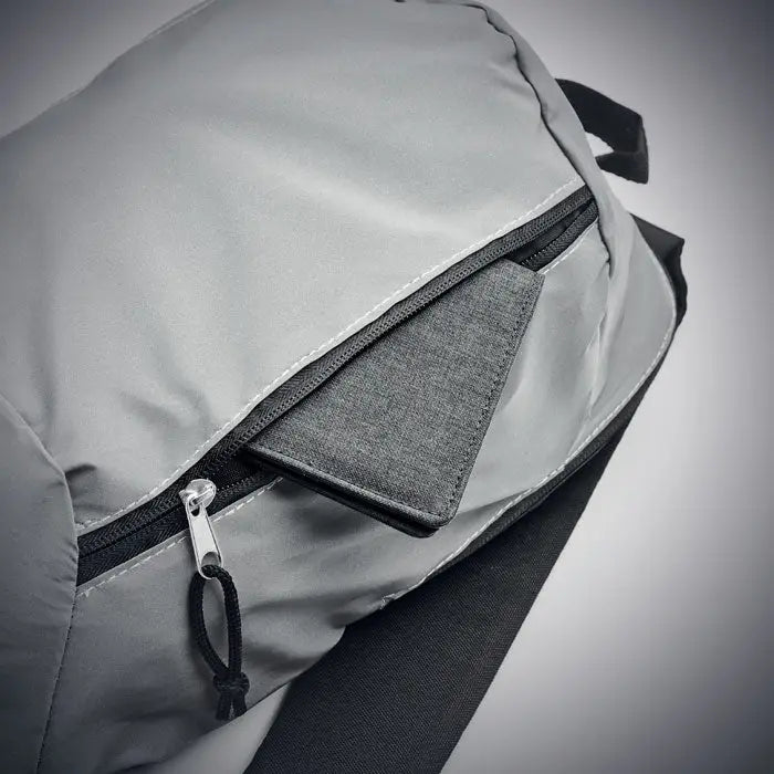 Rucsac cu reflectare mare 600d gri din nylon cu fermoar negru si buzunar texturat gri