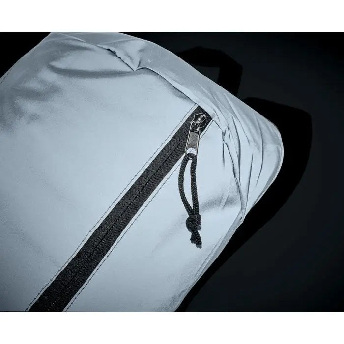 Rucsac cu reflectare mare 600d gri deschis cu fermoar negru si snur reflectorizant din material 600d