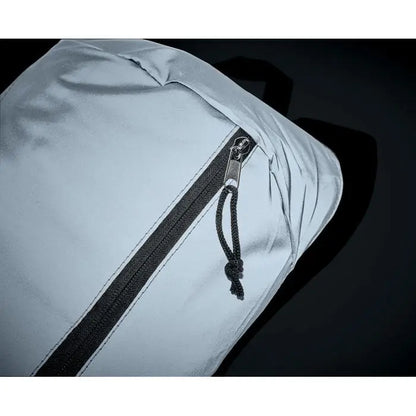 Rucsac cu reflectare mare 600d gri deschis cu fermoar negru si snur reflectorizant din material 600d