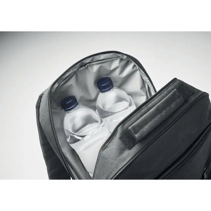 Rucsac de racire 300d rpet gri izolat cu fermoar deschis și sticle de apă transparente în interior