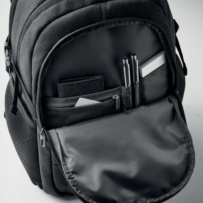 Rucsac pentru laptop 600d rpet negru din tesatura texturata cu multiple compartimente si fermoare pentru uz zilnic