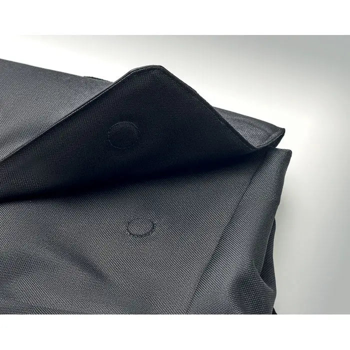 Rucsac pentru laptop negru din material 600d rpet cu tesatura texturata si cusaturi armate cu nasturi circulare