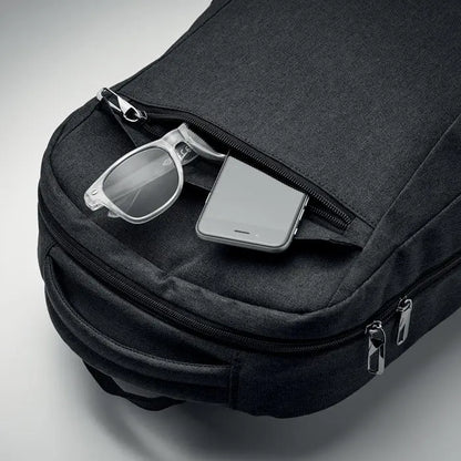 Rucsac pentru laptop 600d rpet negru din material texturat cu fermoare argintii si buzunar frontal cu ochelari si smartphone