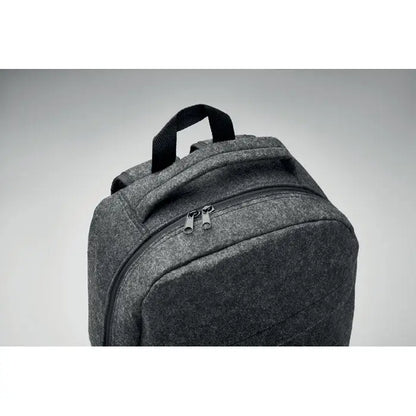Rucsac pentru laptop de 13 inchi din material texturat gri inchis cu fermoare negre si maner superior