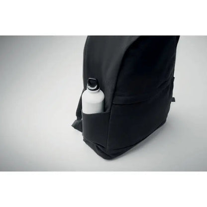 Rucsac pentru laptop de 15 inchi negru din panza cu sticla alba de apa in buzunar lateral