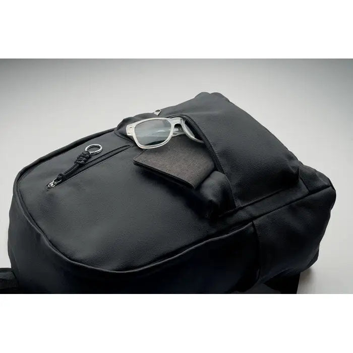 Rucsac pentru laptop de 15 inchi negru din material texturat cu buzunar frontal cu fermoar ce tine ochelari de soare si portofel