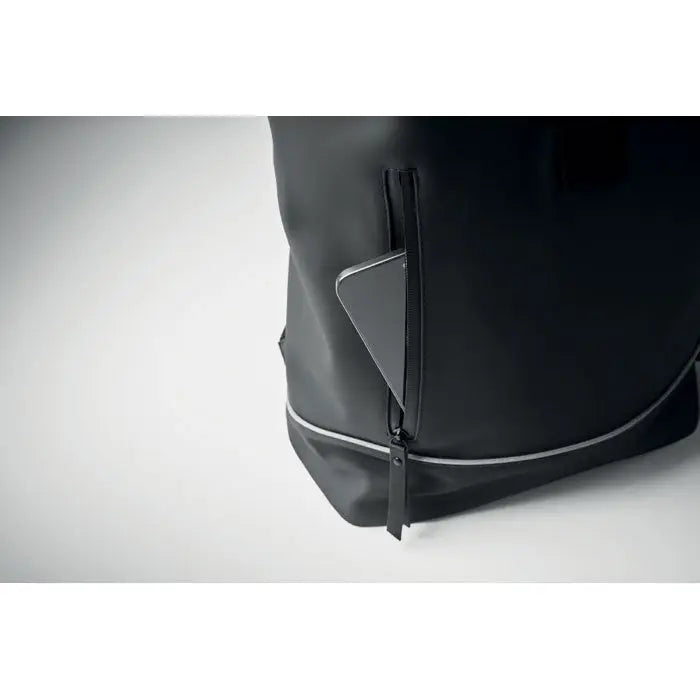 Rucsac pu pentru laptop de 15 inchi negru impermeabil cu design modern si cusaturi gri subtile lângă fermoar